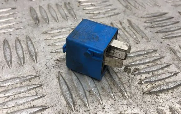 BMW 5 E60 E61 Other relay 6915327 6136