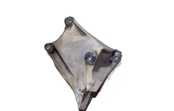 Volkswagen Touareg II Engine mounting bracket 7L8199308B