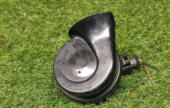 Audi A4 S4 B6 8E 8H Horn signal 8E0951223