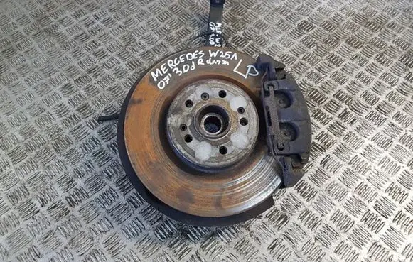 Mercedes-Benz R W251 Front wheel hub