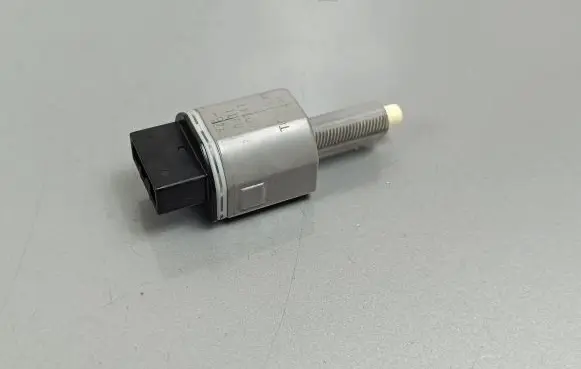 Suzuki SX4 S-Cross Brake pedal sensor switch