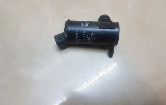 Volvo V70 Windscreen/windshield washer pump 9169611