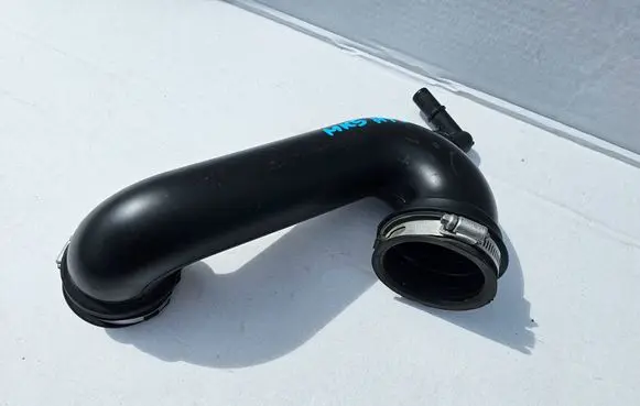 Ford Mondeo MK V Turbo air intake inlet pipe/hose DG939R504AB