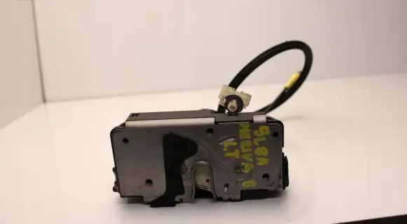 Opel Meriva B Rear door lock 