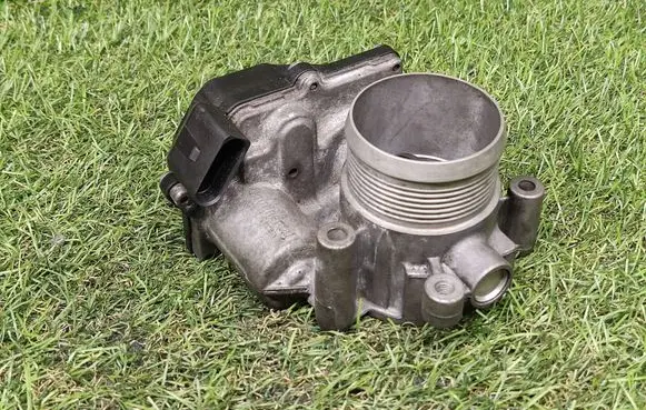 Audi A5 Sportback 8TA Throttle valve 03L128063E A2C53338105