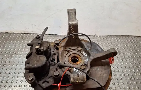 Renault Koleos I Front wheel hub spindle knuckle S14766019