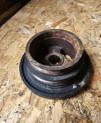 BMW 5 E39 Crankshaft pulley 1438996 1438995