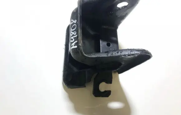 Mazda 626 Engine mounting bracket