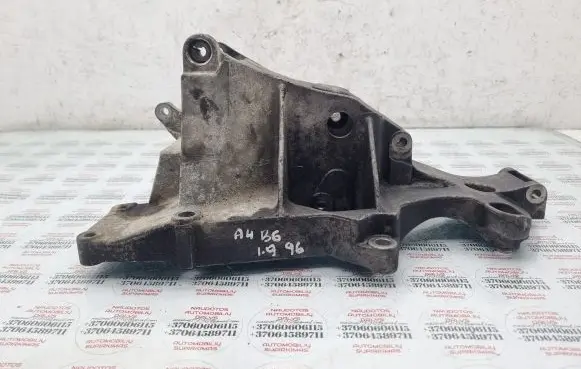 Audi A4 S4 B6 8E 8H Engine mounting bracket 038903143M