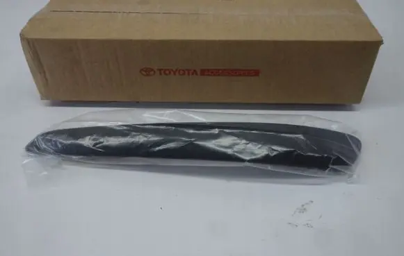 Toyota Verso Front arch trim 