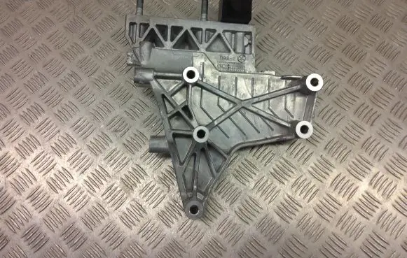 Hyundai Kona I Engine mount bracket