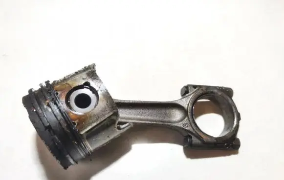 Peugeot 307 Piston with connecting rod