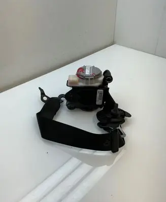 BMW X3 F25 Front seatbelt 3066322 P6GC18088K S1736724903