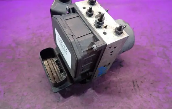 BMW 5 E39 ABS Pump