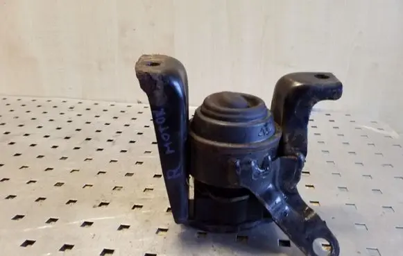 Toyota Corolla E120 E130 Engine mount bracket