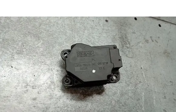 Volvo V50 Coolant heater control valve 4N5H19R616AC