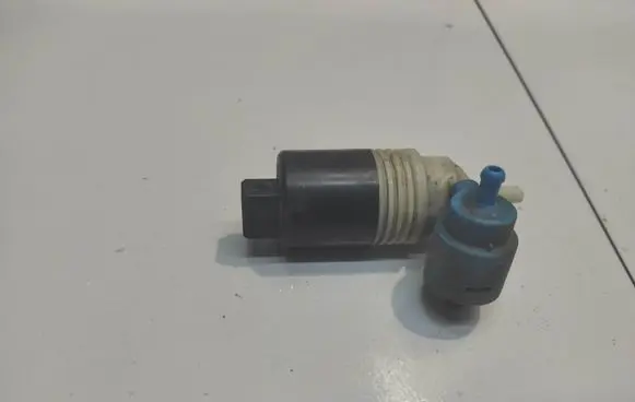Volkswagen Golf III Windscreen/windshield washer pump 1H6955651