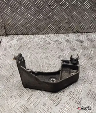 Engine mounting bracket
