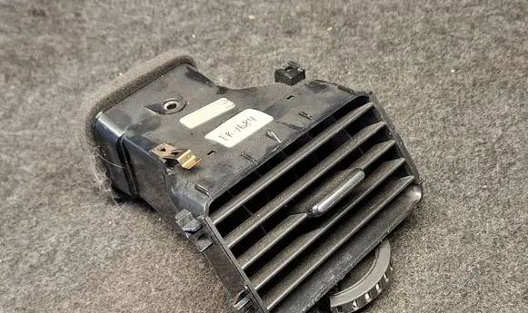 Volkswagen Touareg II Dashboard side air vent grill/cover trim 7P1819704A