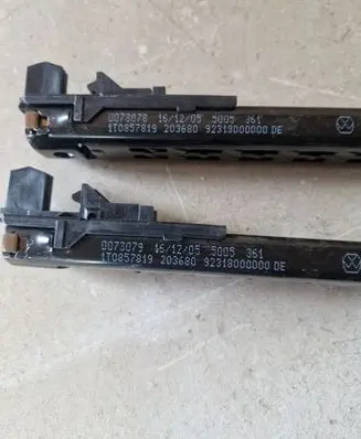 Volkswagen PASSAT B6 Seat belt height adjuster 1T0857819