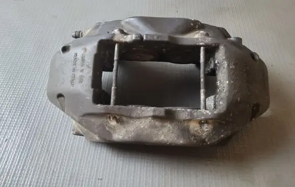 Front brake caliper