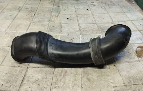 Audi Q7 4L Air intake duct part 7L6129752B 7L6129609
