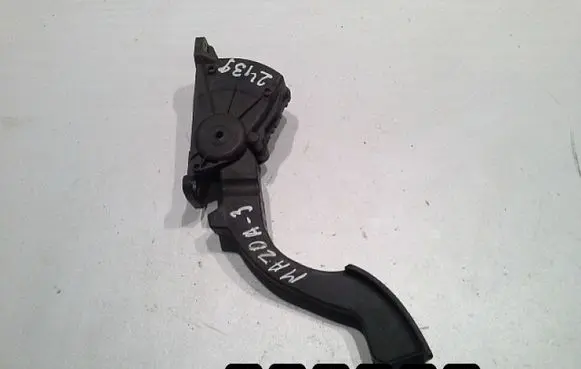 Mazda 3 I Accelerator throttle pedal 008641-01