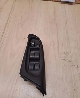Nissan Almera N16 Electric window control switch 80961