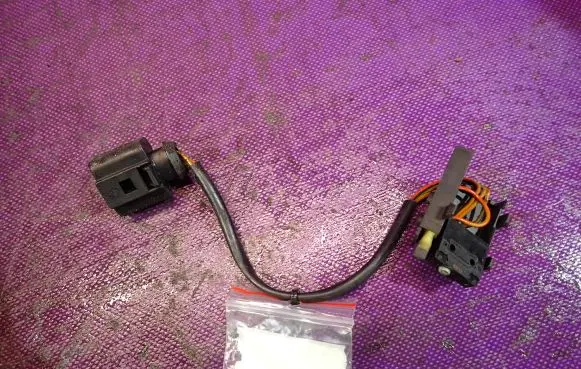Volkswagen Golf IV Tailgate/boot open switch button 
