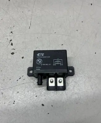 BMW 5 F10 F11 Coolant fan relay 9198302 V23132A2001330