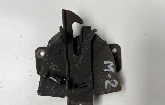 Mitsubishi Colt Engine bonnet/hood lock/catch