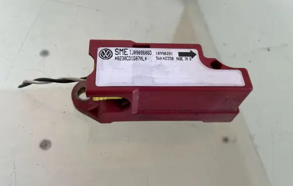 Volkswagen Golf IV Airbag deployment crash/impact sensor 1J0909606D 5WK42350 10990201
