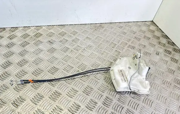 Suzuki SX4 S-Cross Front door lock 8220161MA0