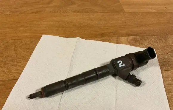Opel Insignia A Fuel injector 0445110