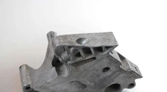 Volkswagen PASSAT B6 Engine mounting bracket 03G199207G
