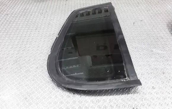 Volkswagen Tiguan Rear side window