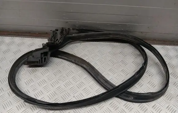 Mercedes-Benz SL R231 Trunk rubber seal (body) A2317500098
