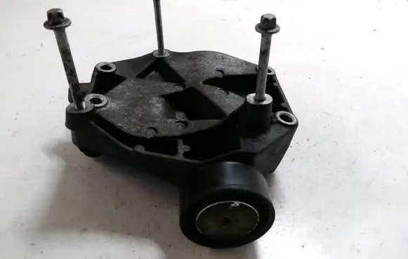 Opel Vectra C A/C compressor mount bracket 55187675