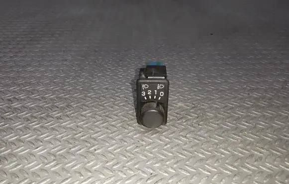 Nissan Primera Headlight level height control switch