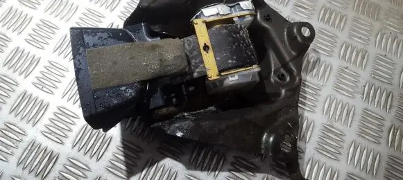 Middle seatbelt (rear)