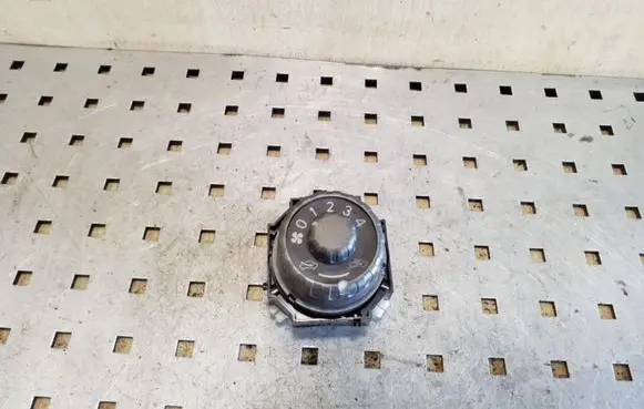 Toyota Yaris Other devices 758857