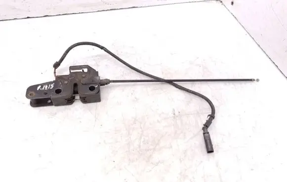 Seat Altea XL Engine bonnet/hood lock/catch 5P1823509D