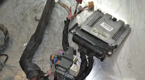 Audi A4 S4 B7 8E 8H Engine control unit/module 8E1910115A 0261S02463