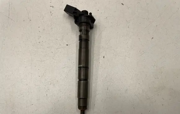 Audi A6 S6 C6 4F Fuel injector 059130277AB 0041115037 06T13