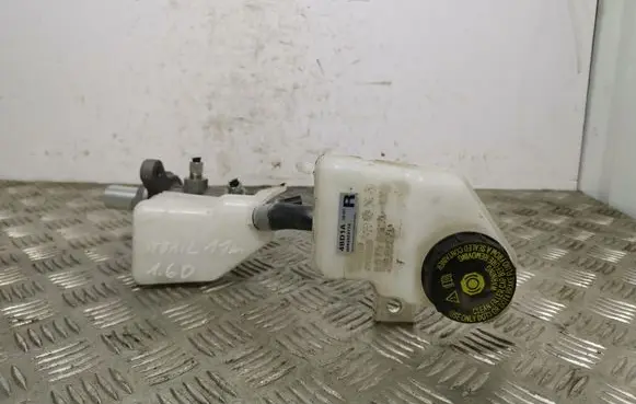 Nissan X-Trail T32 Master brake cylinder