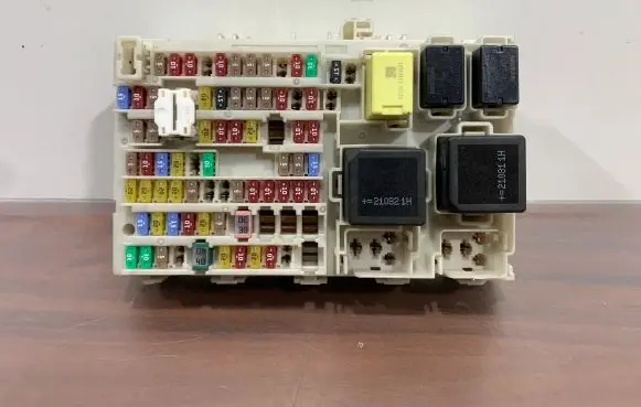 Mitsubishi Outlander IV Fuse module 8565A577 1780 1C300372