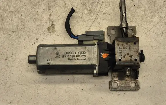 Volvo XC90 Seat adjustment motor 906382102 A0313 11052102