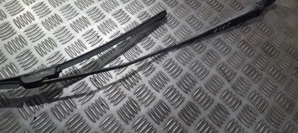 Peugeot 406 Front wiper blade arm