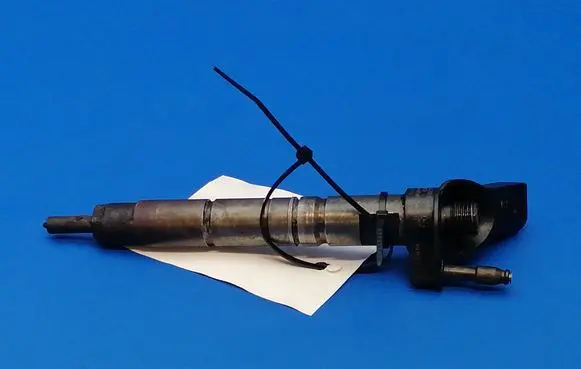 Mercedes-Benz E W212 Fuel injector A6420701187