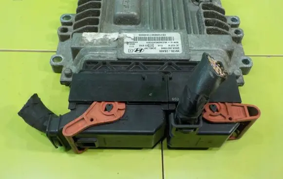 Hyundai ix20 Engine control unit/module 28310889